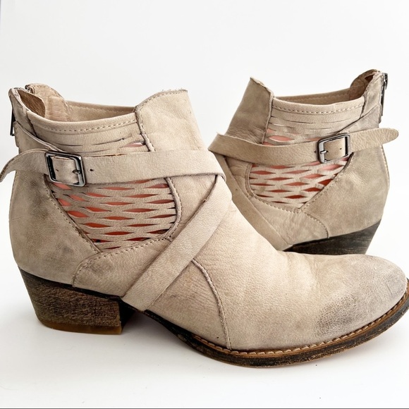 Charles by Charles David Tan Leather Strappy Ankle Boots size 8 - Picture 9 of 10